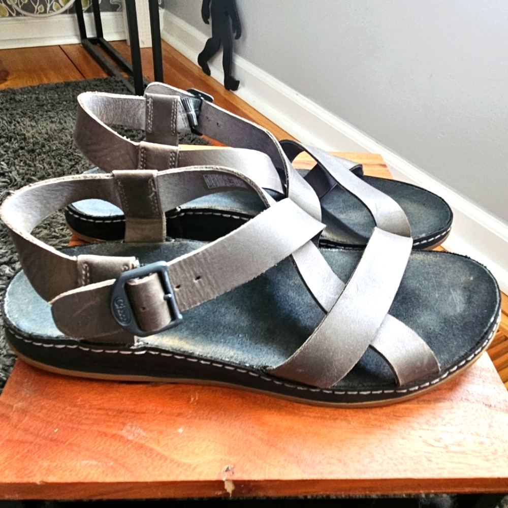 Chaco Gray leather strappy comfort sandal size 9